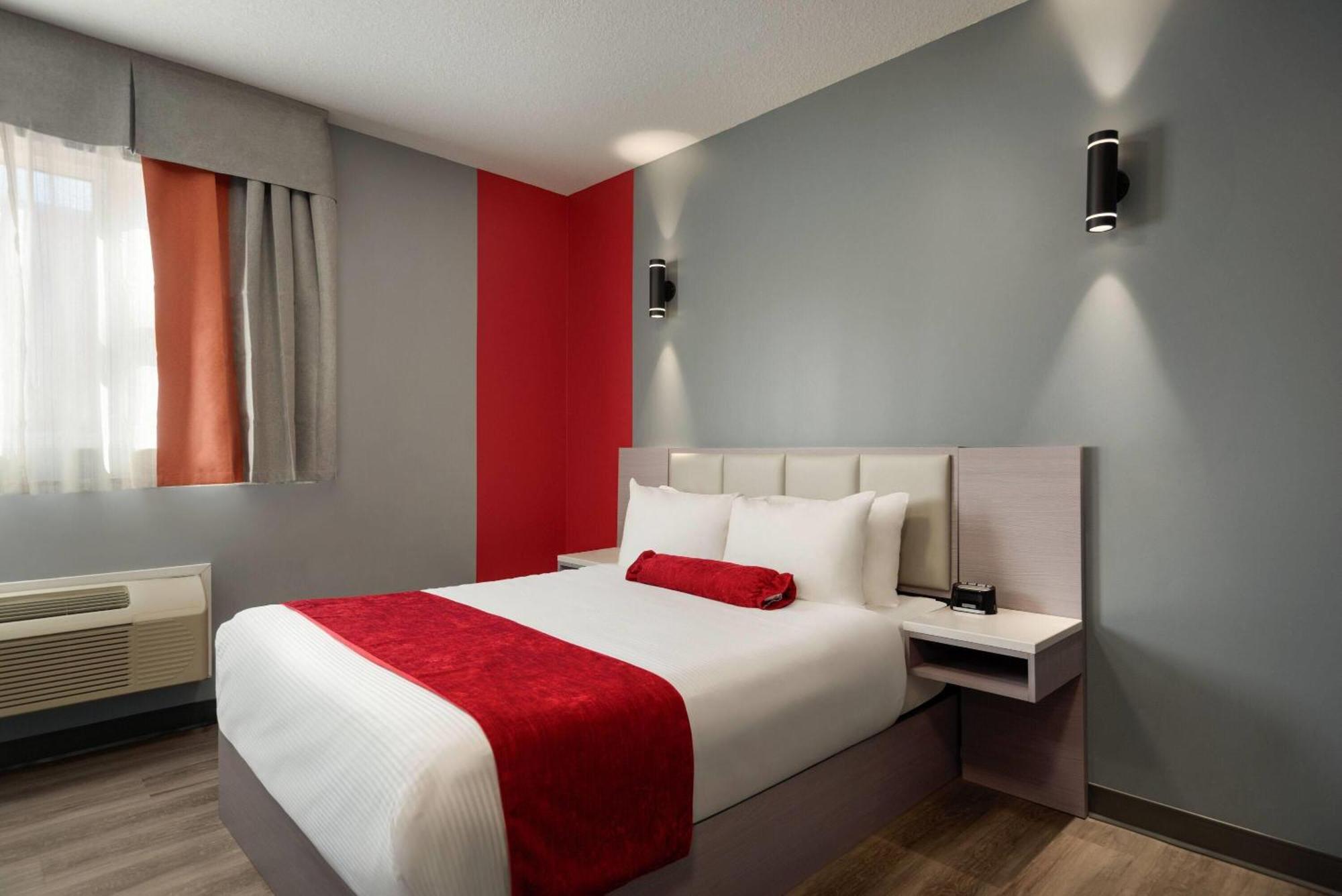 Ramada By Wyndham West Edmonton Hotel & Suites Exterior foto
