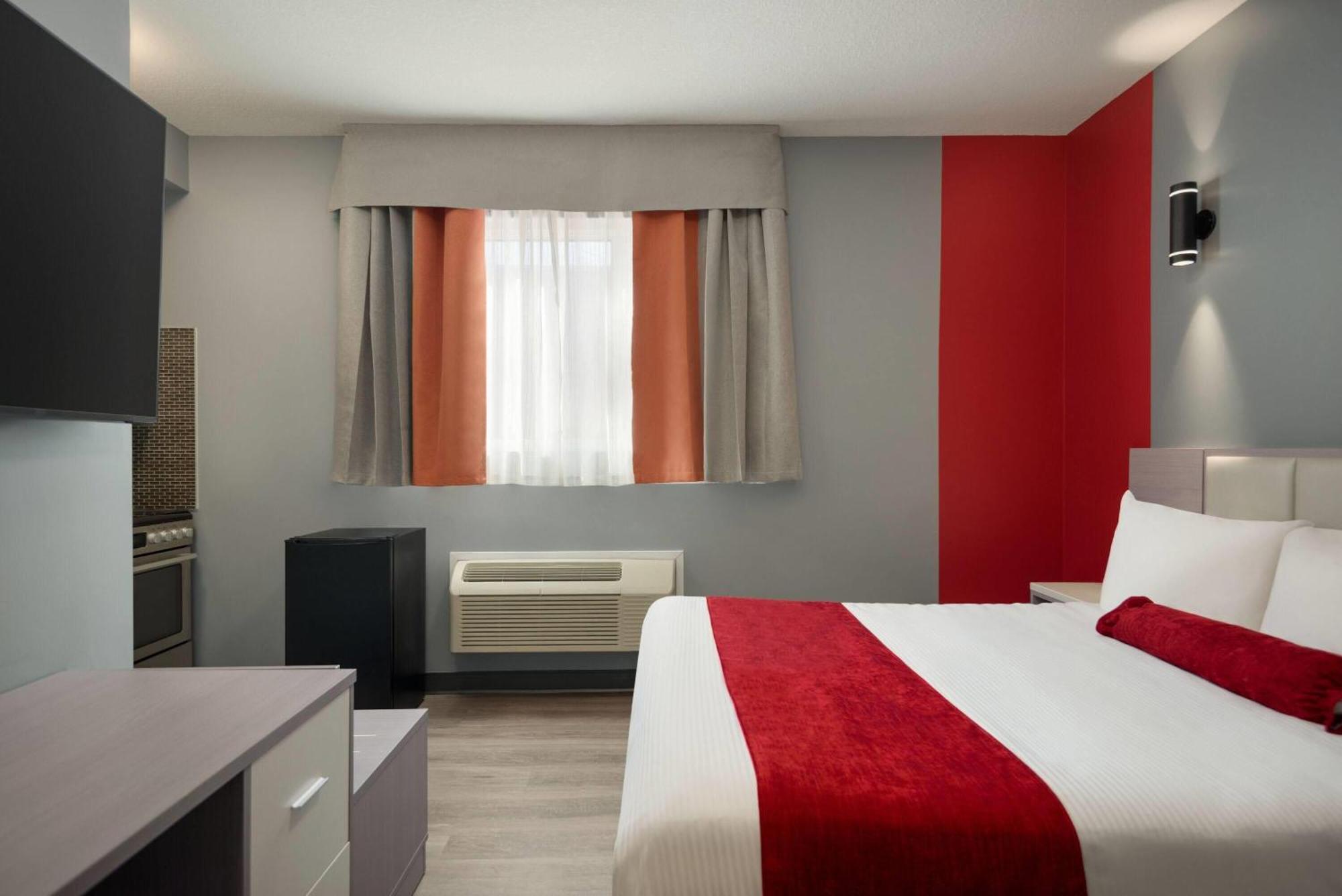 Ramada By Wyndham West Edmonton Hotel & Suites Exterior foto